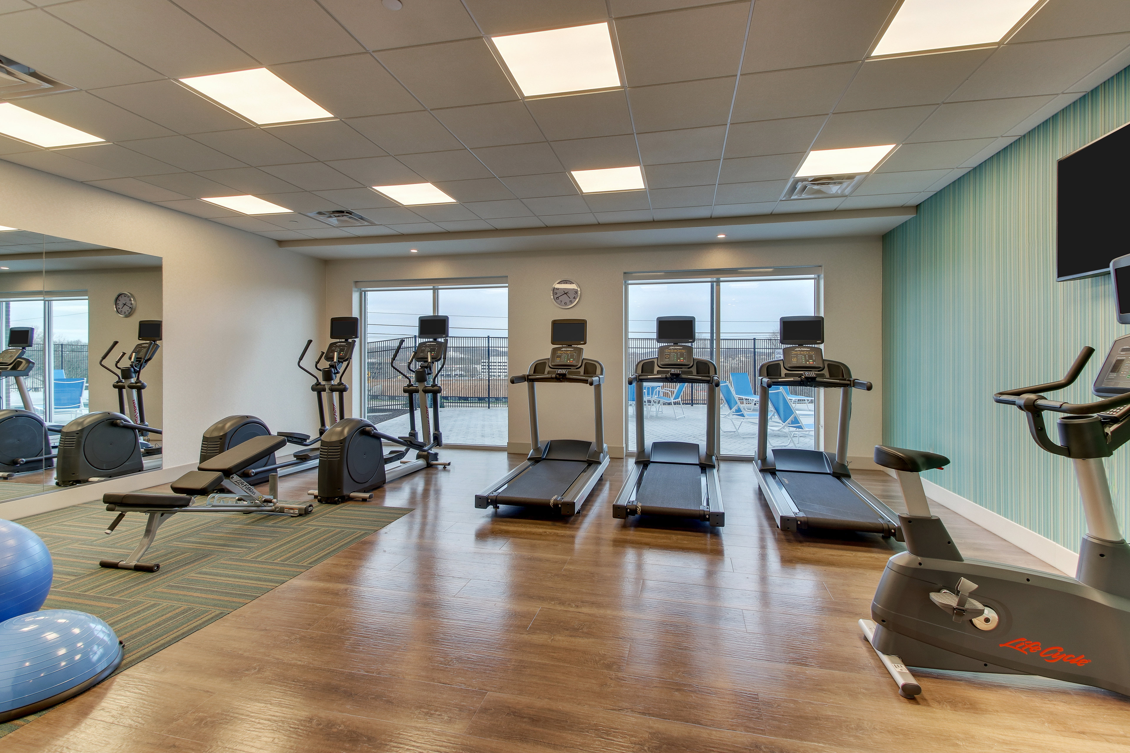 Holiday Inn Express & Suites Nashville Metrocenter Downtown 41/64