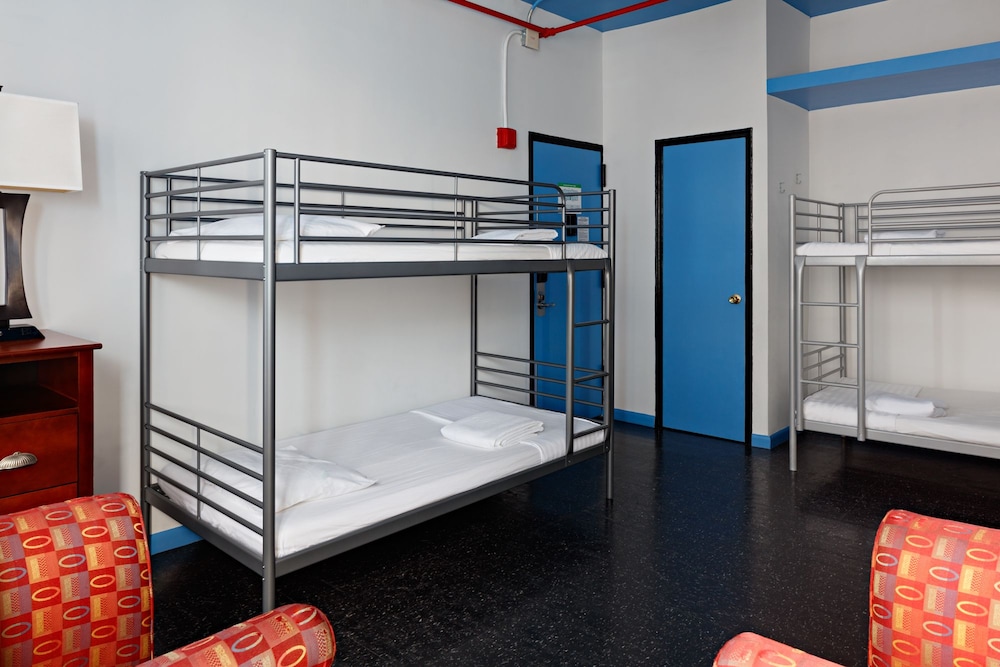 Central Park West Hostel 29/30