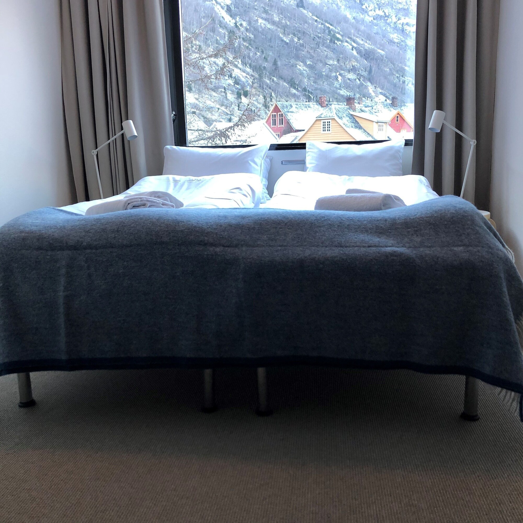 Economy, Twin Beds, Main House