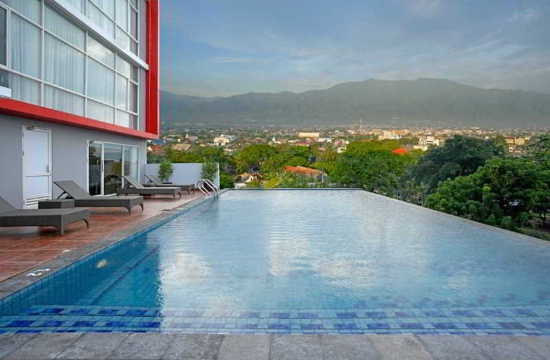 Hotel Santika Palu 35/36