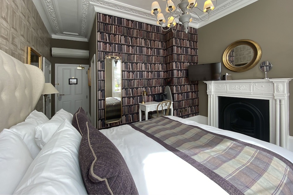 The Clerk &amp; Well Pub &amp; Rooms 30/52