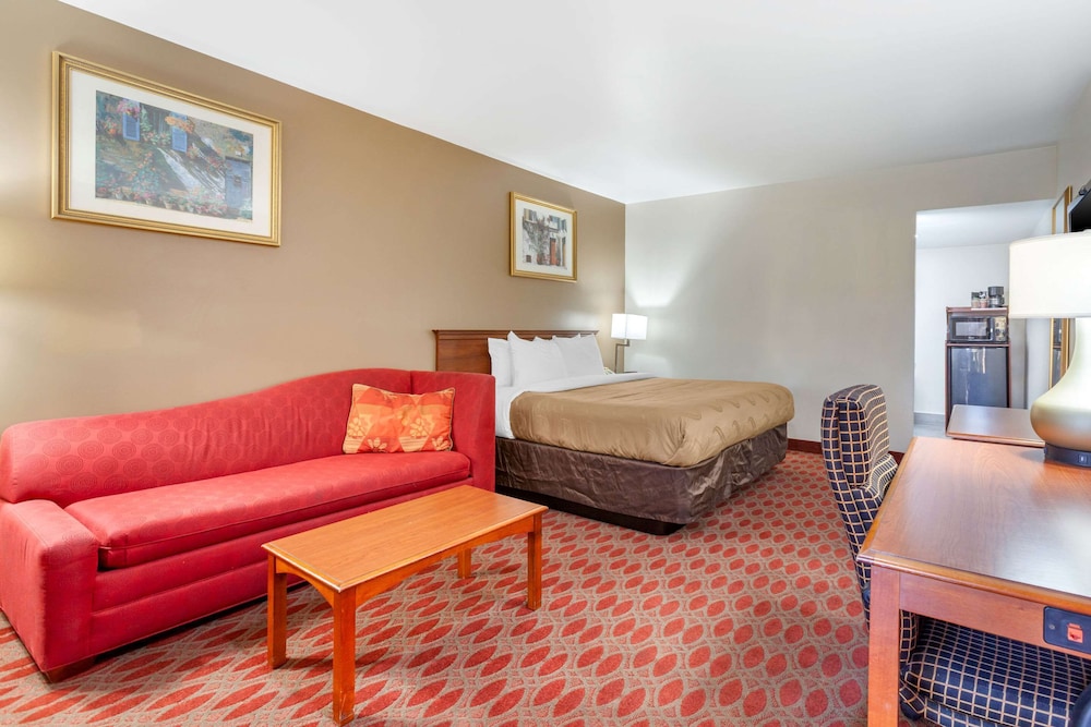 Quality Inn & Suites Goodyear - Phoenix West 23/42