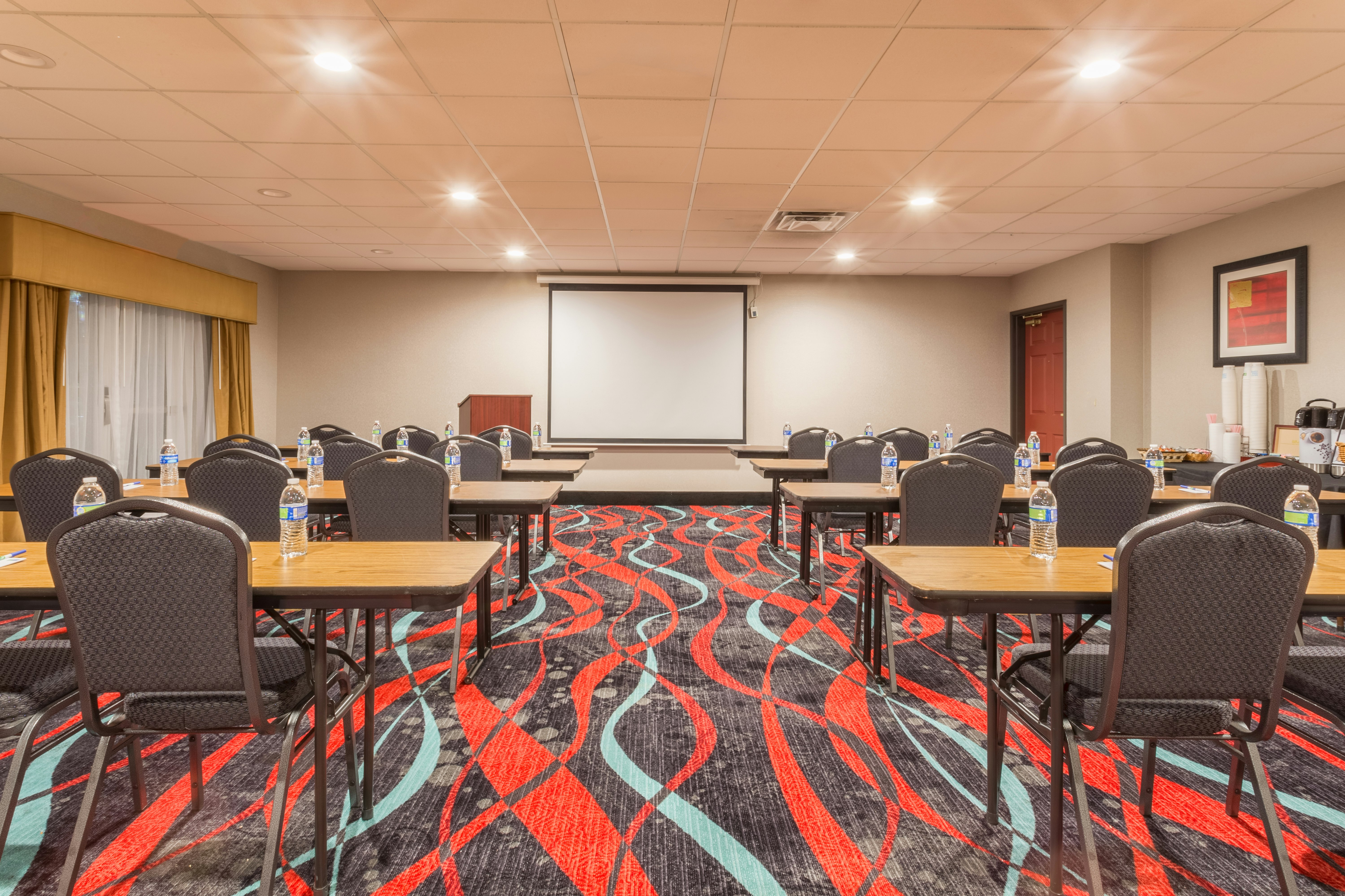 Holiday Inn Express Hotel and Suites Manteca City Center 63/76