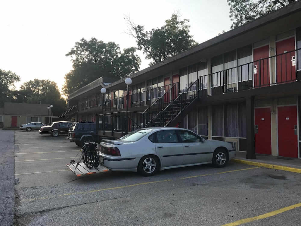 Budget Host Village Inn 16/22