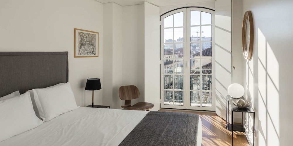 1 BEDROOM, APARTMENT, KITCHENETTE
