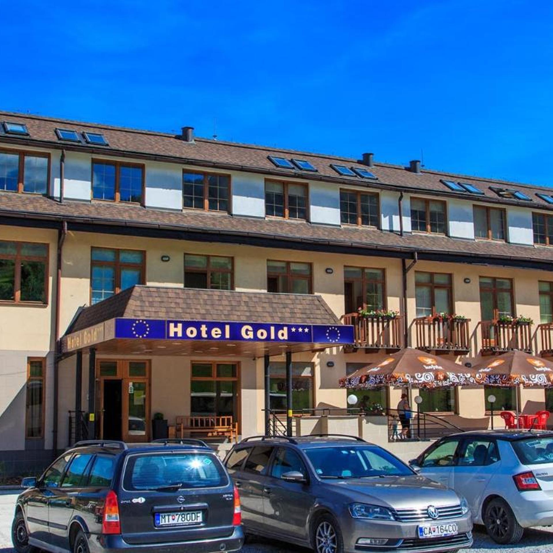 Gold Hotel 2/50