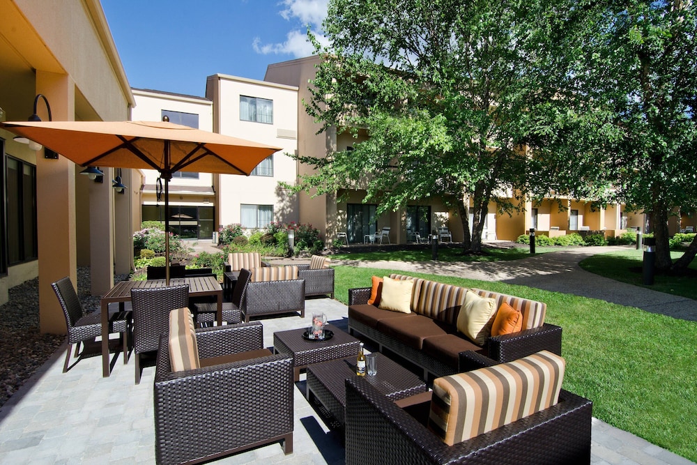 Courtyard by Marriott Kansas City Overland Park/Metcalf, South of College Boulevard 35/56