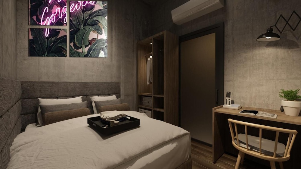 Brown Hotel 31/43