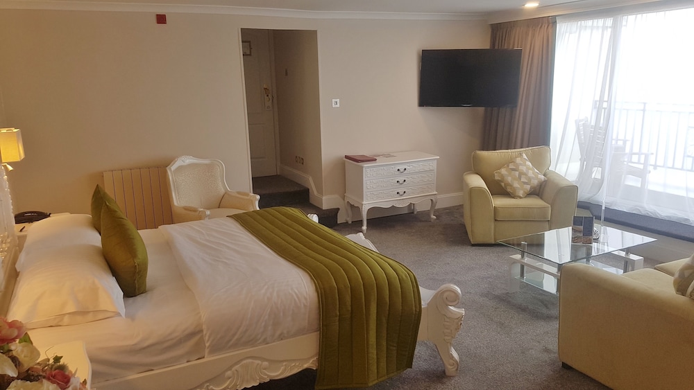 The Empress Hotel 28/64