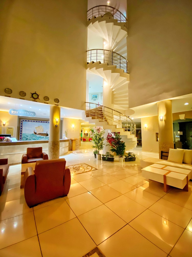 Grand Viking Hotel 4/50