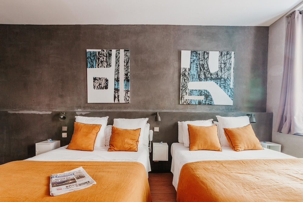 COMFORT, TWIN BEDS