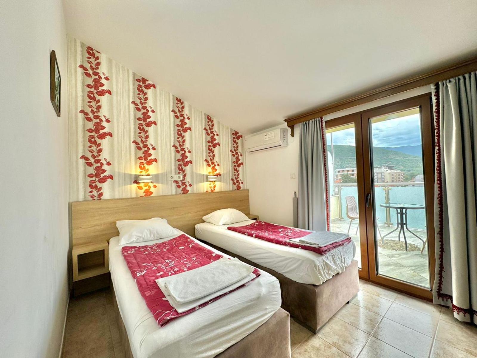 غرفة بسرير مزدوج أو سريرين منفصلين بشرفة، Hotel Grbalj 10/10