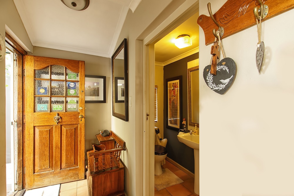 Bluegum Hill Guesthouse Apartments 5/35