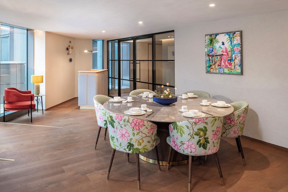 Dorsett Canary Wharf 40/45
