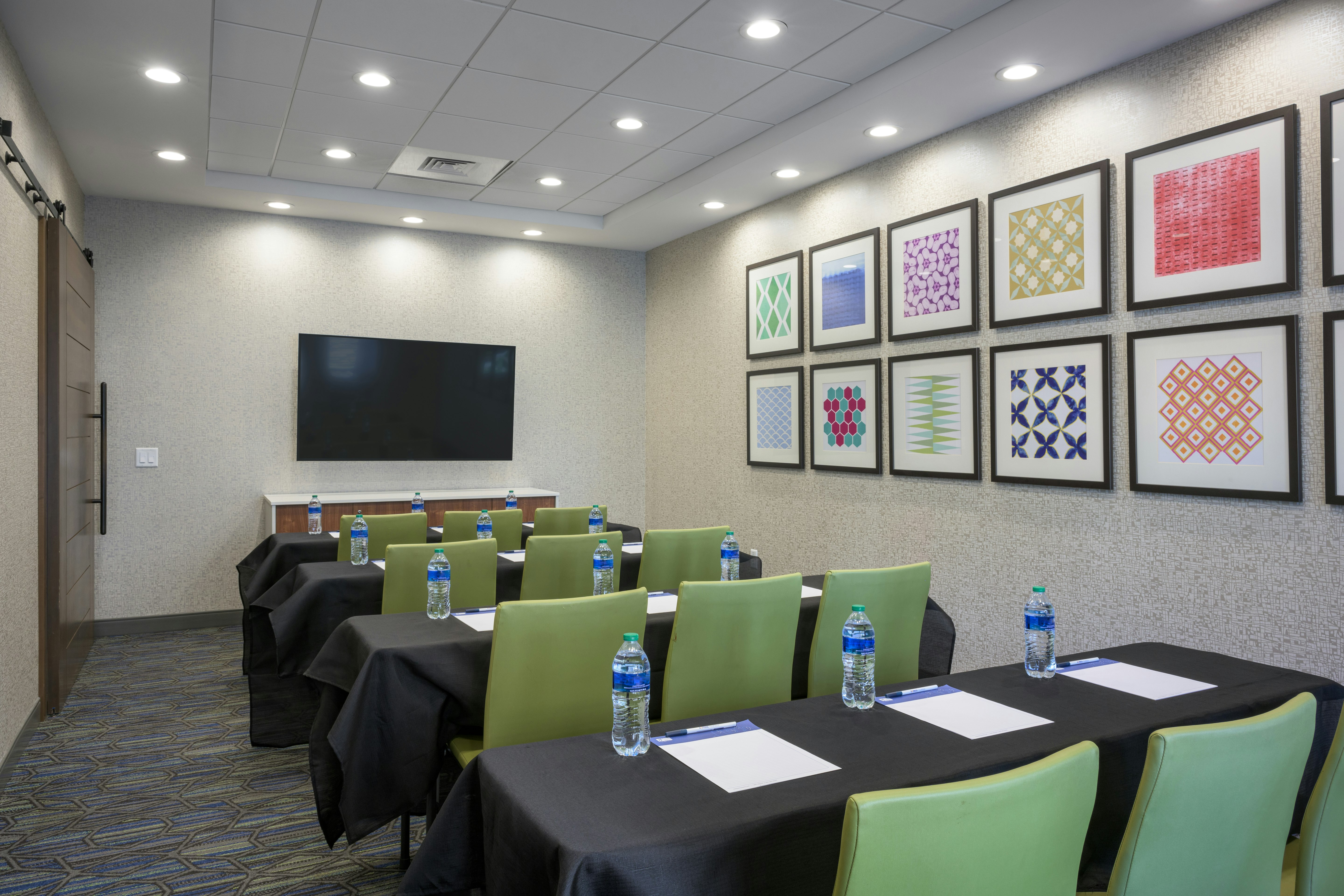 Holiday Inn Express and Suites Phoenix East - Gilbert 52/66