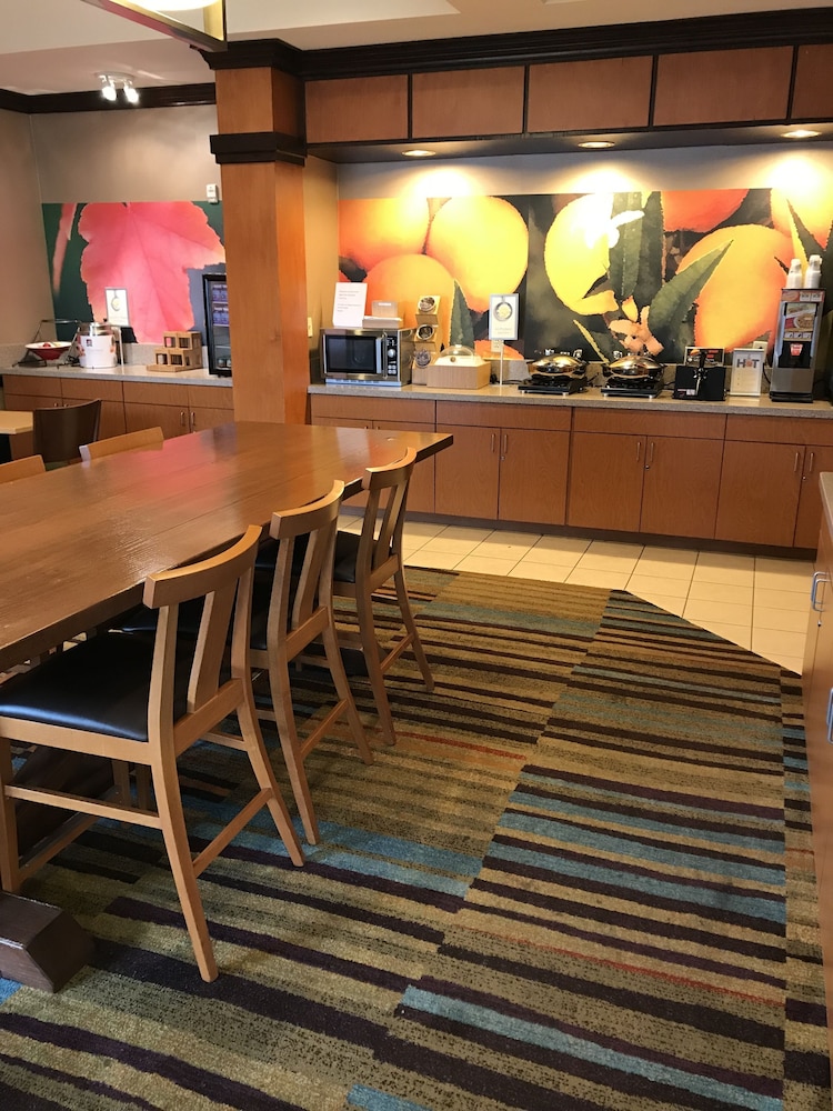 Fairfield Inn Suites Mcallen Airport 21/24