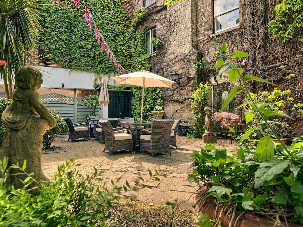 Mercure Salisbury White Hart Hotel 65/71