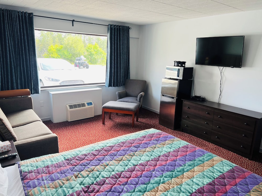 Lively Inn & Suites 38/61