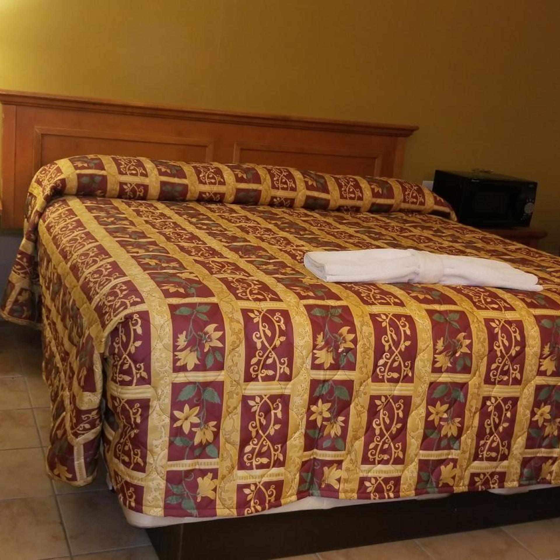 Luxury Inn 12/26