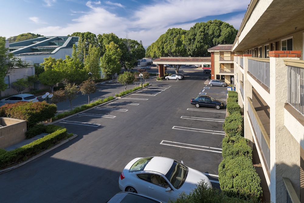 Hyland Inn near Pasadena Civic Center 8/40