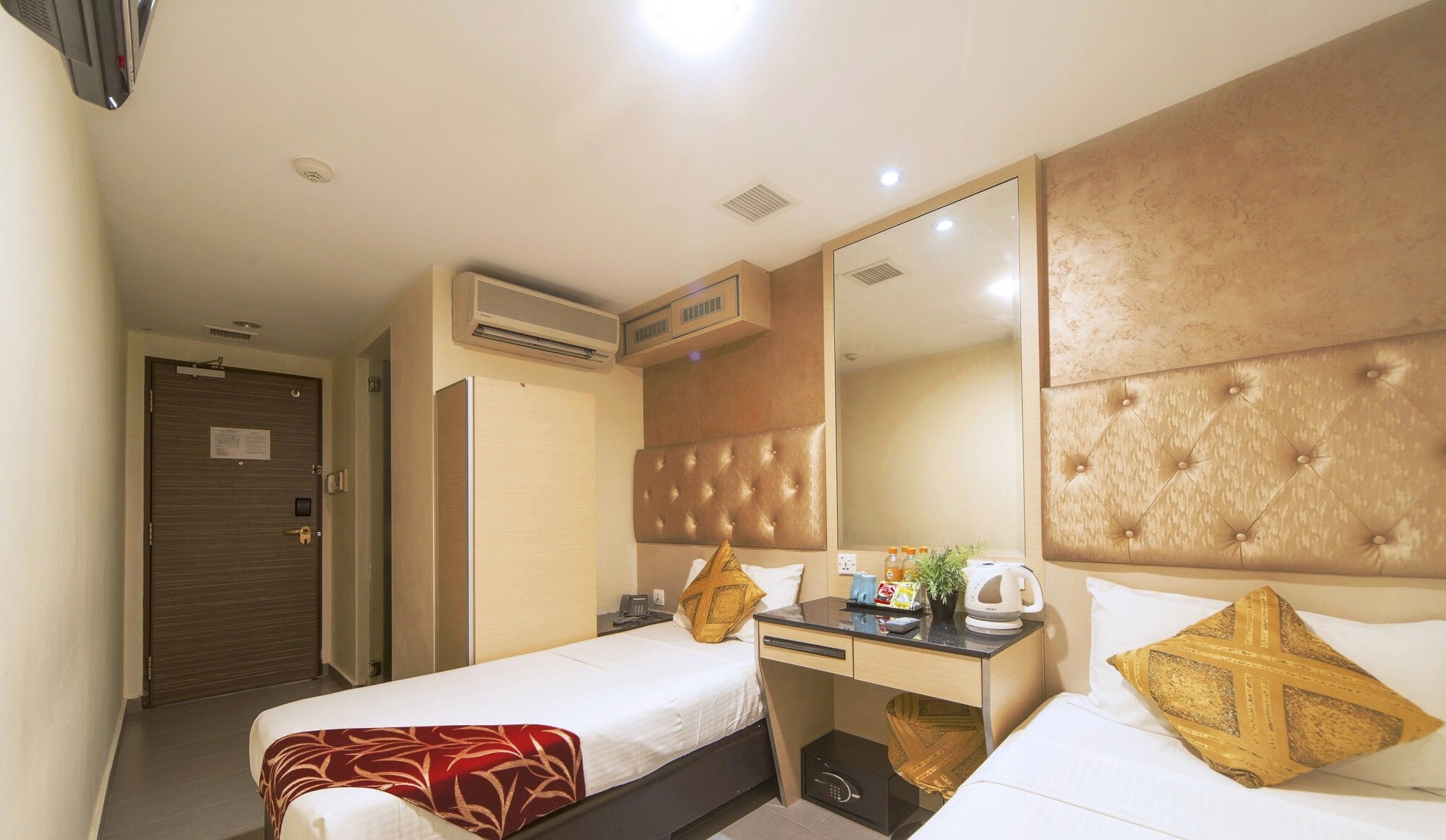 Superior, Twin Beds, No Window، Sandpiper Hotel 2/6