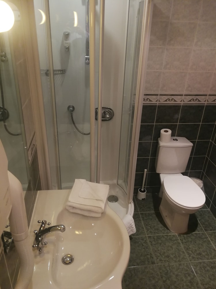 Windsor Hotel 24/30
