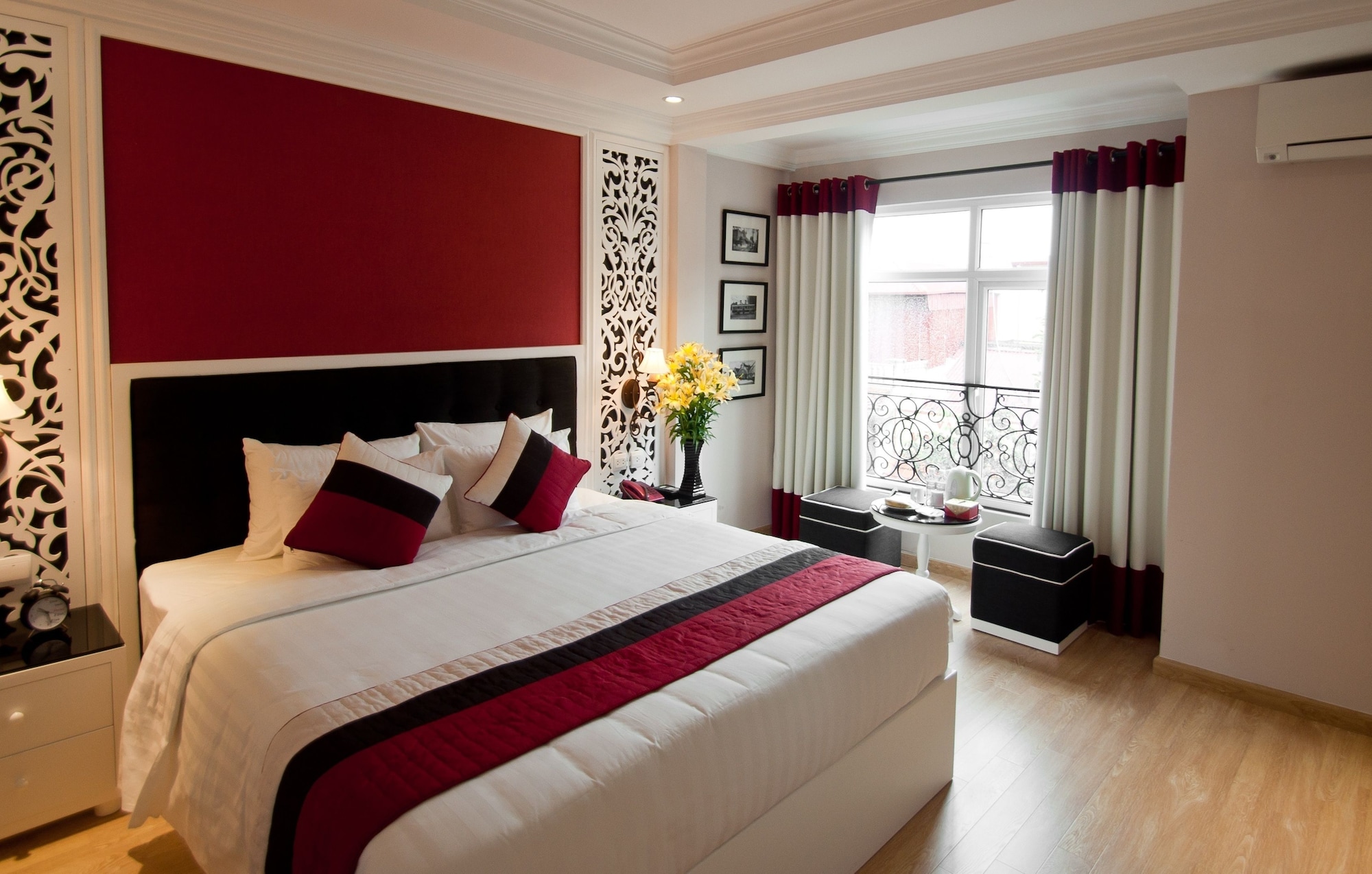 JUNIOR, DOUBLE BED, CITY VIEW