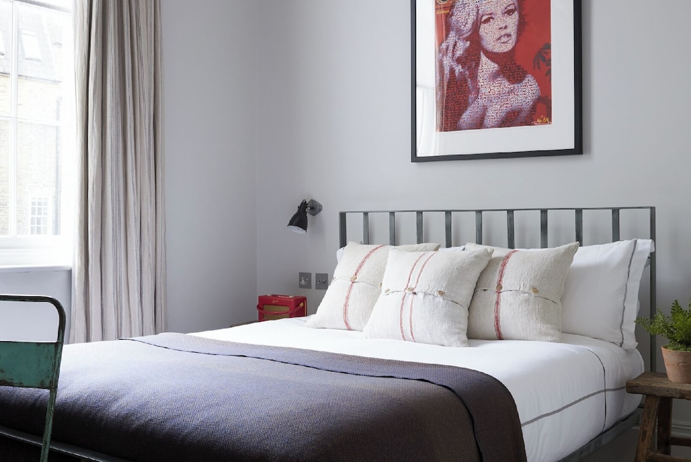 Artist Residence London 14/50