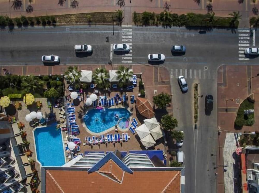 Parador Beach Hotel 25/47
