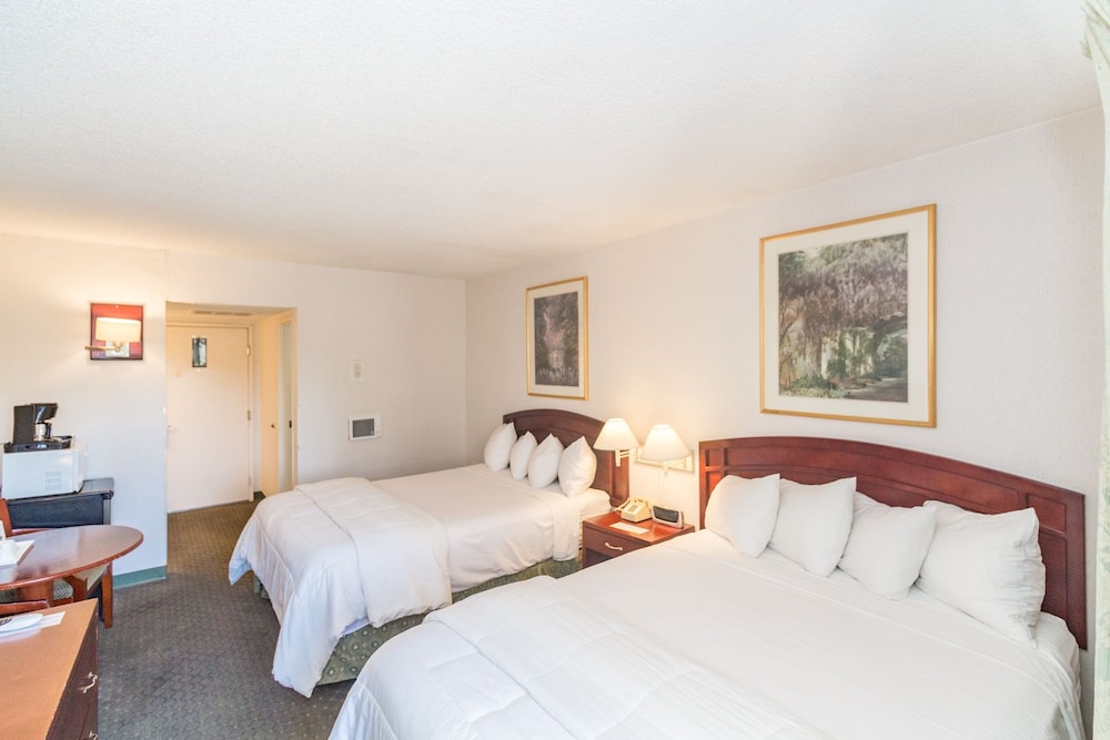 Days Inn by Wyndham San Diego/Downtown/Convention Center 15/30