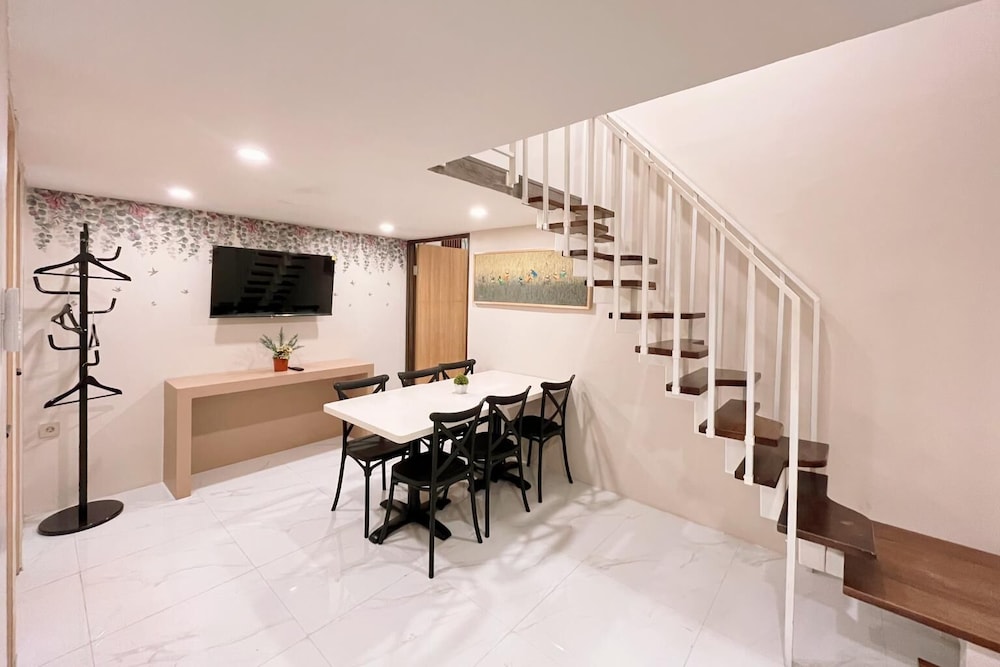 VERSE HOTEL CIREBON 49/72