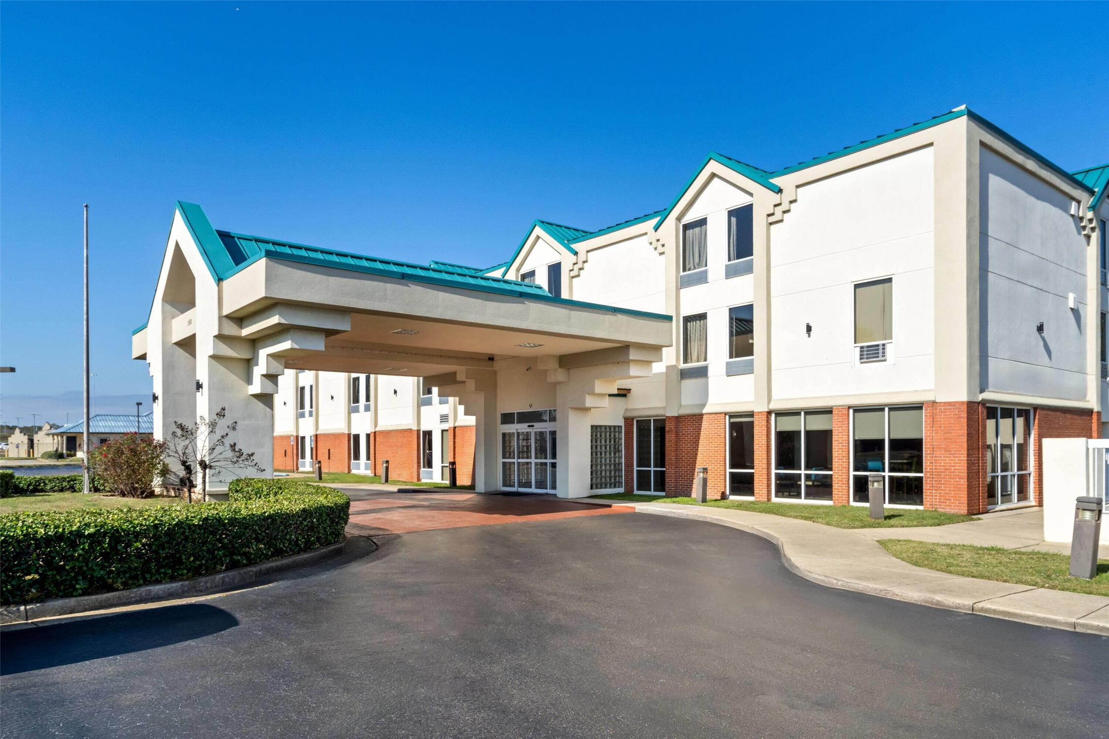 Days Inn Suites By Wyndham Ridgeland 30/32