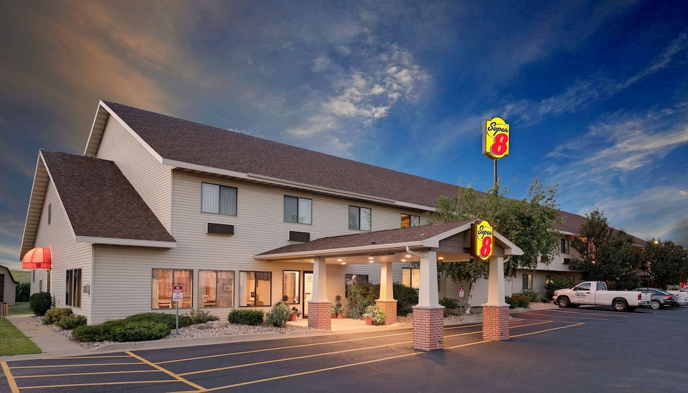 AmericInn by Wyndham Mauston 2/44