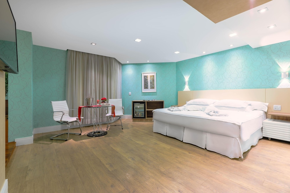 DELUXE, SUITE, KING BED