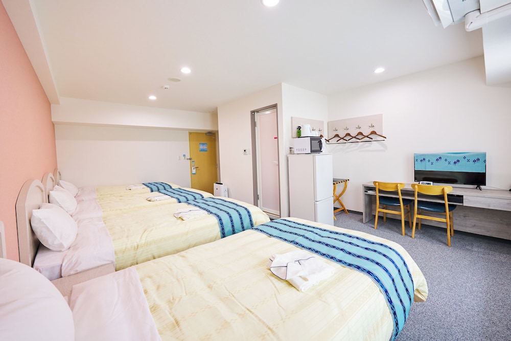 ROOM, QUADRUPLE