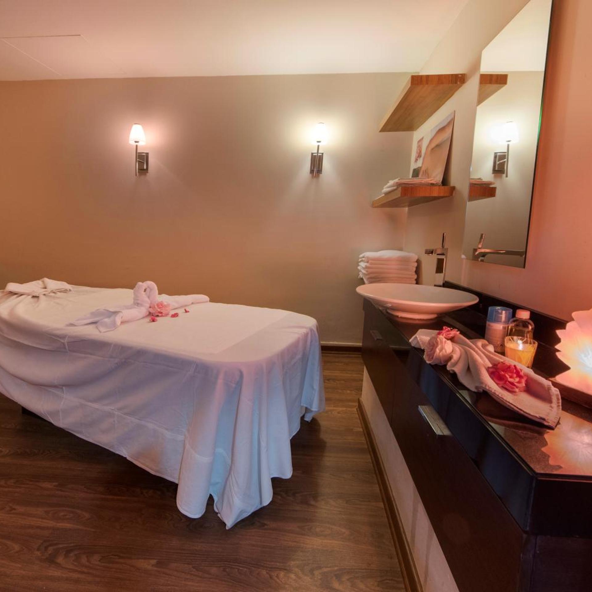 Hotel Grand Swiss 25/64