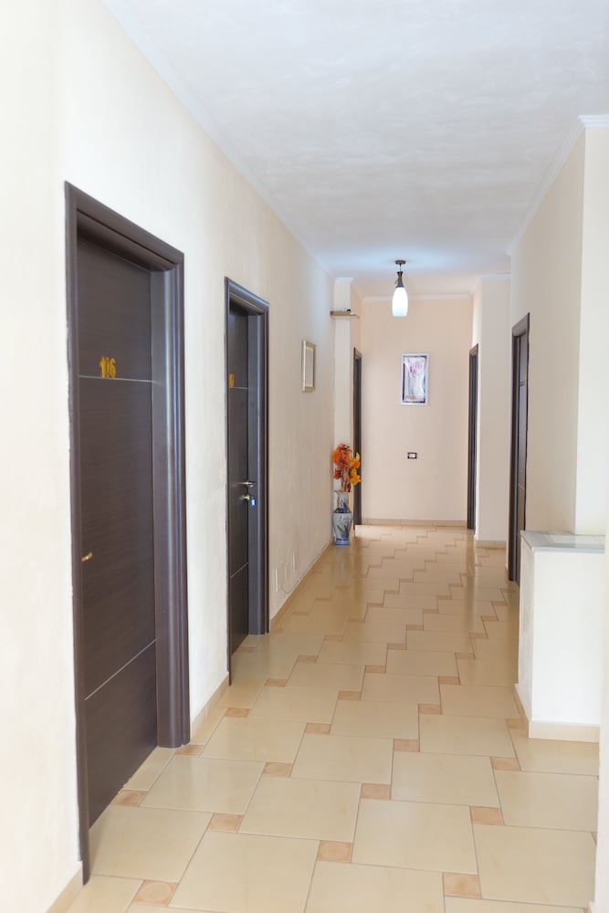 Hotel Rixhi 24/69