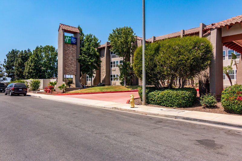 Holiday Inn Express And Suites Camarillo 12/14