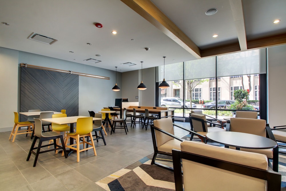 Hyatt House Chicago/Evanston 50/65