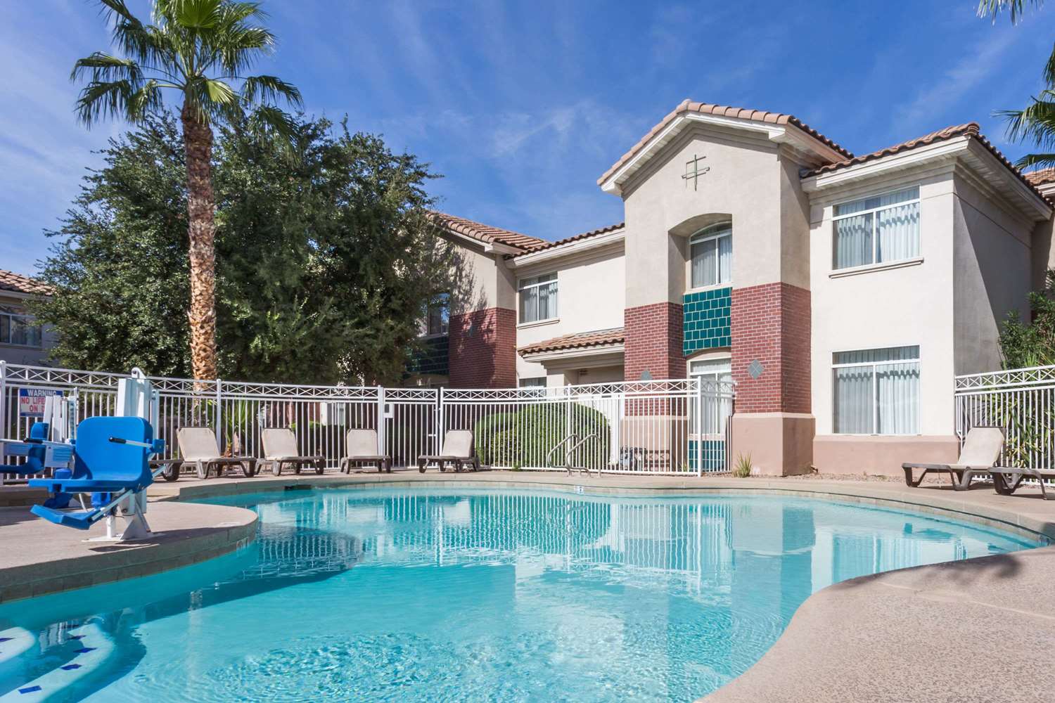 Hawthorn Suites by Wyndham Chandler Phoenix Area 3/20