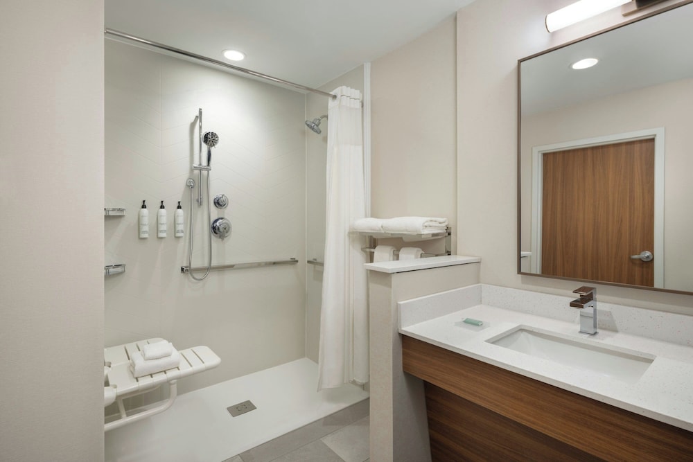Fairfield by Marriott Inn & Suites Oxford 34/35