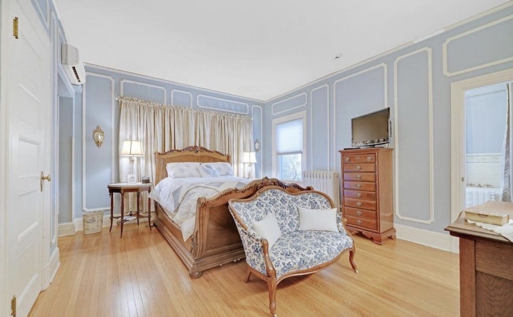 Mathis House, A Victorian Bed & Breakfast and Tea Room at 600 Main 8/50