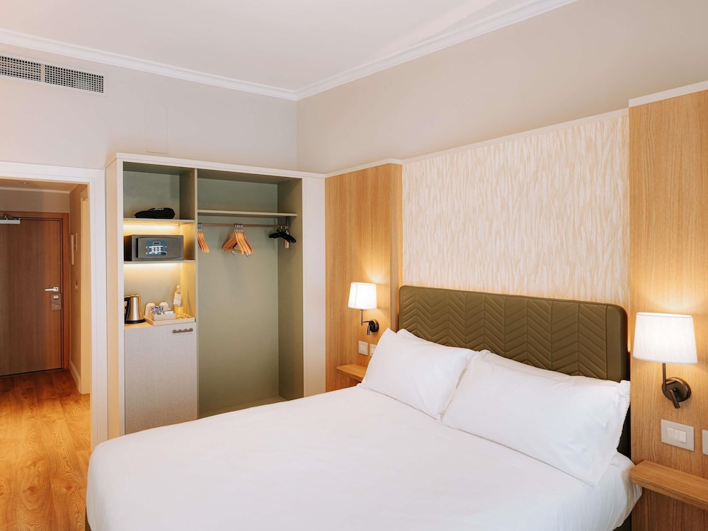 Movenpick Bari Hotel 12/50