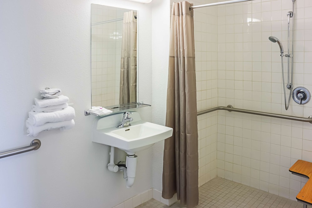 Motel6 Porterville, CA 54/57