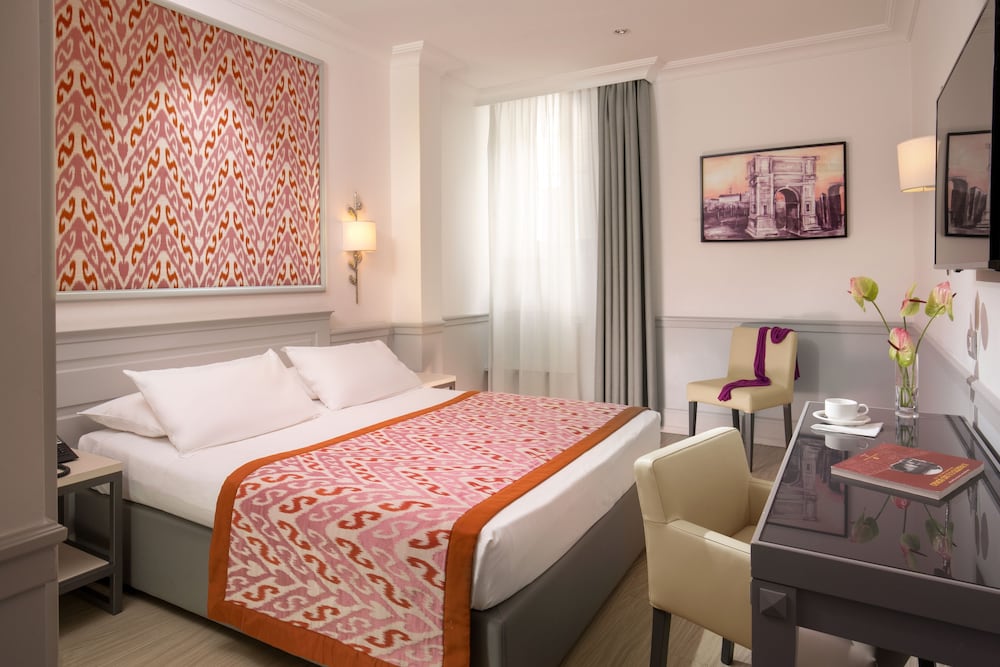 ROOM, DOUBLE BED