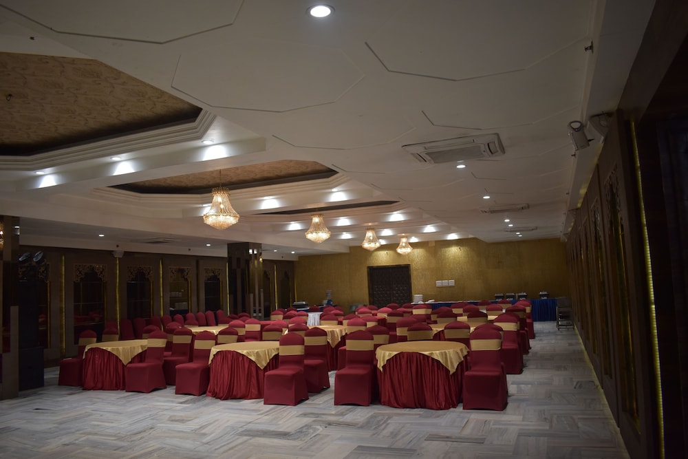 HOTEL RADHIKA REGENCY 46/50