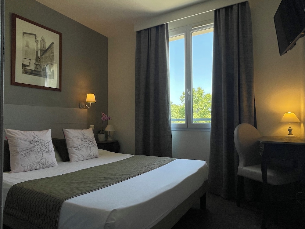 ROOM, DOUBLE BED