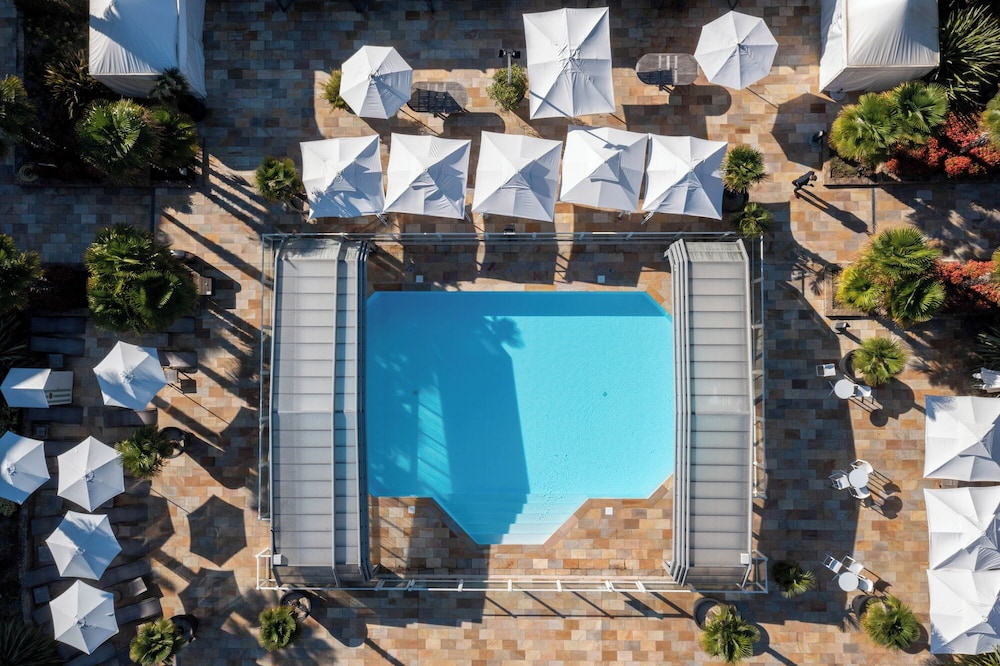 swimming pool spa