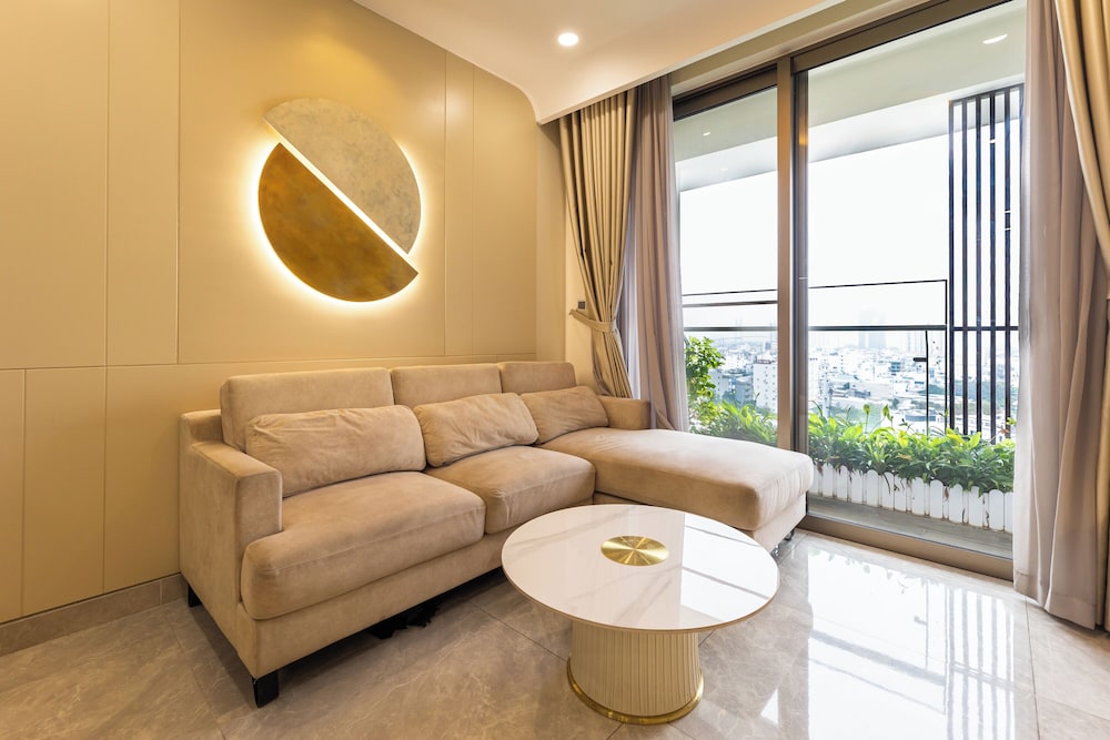 Midtown Premium Apartments 25/40