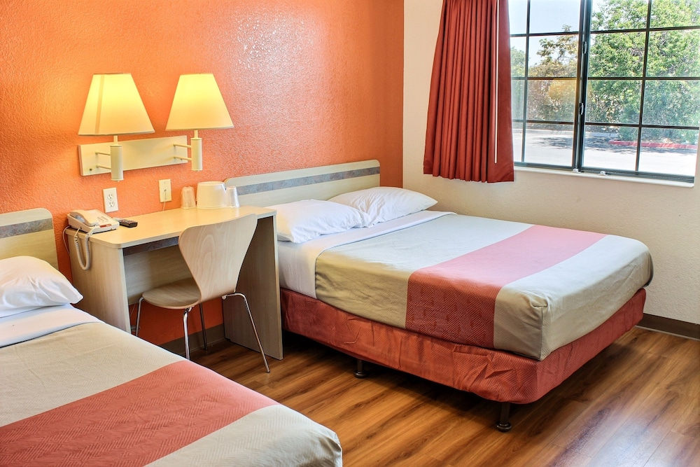 Motel6 Coalinga, CA - East 24/45
